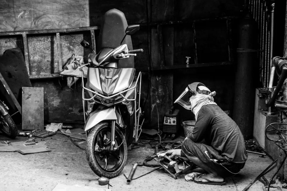 Kệ phụ tùng